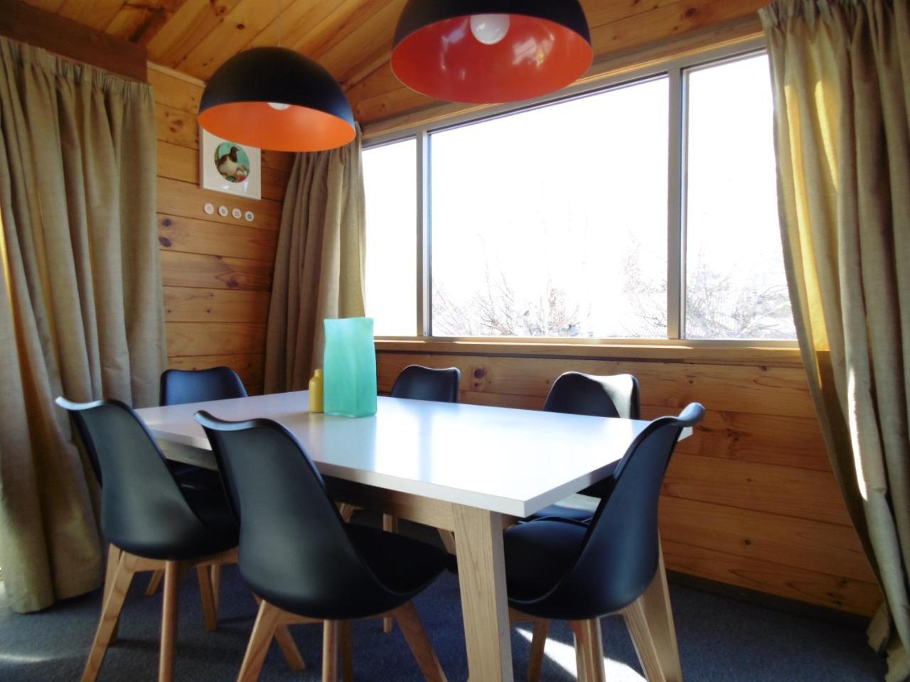 Bills Bach Villa Lake Tekapo Bagian luar foto